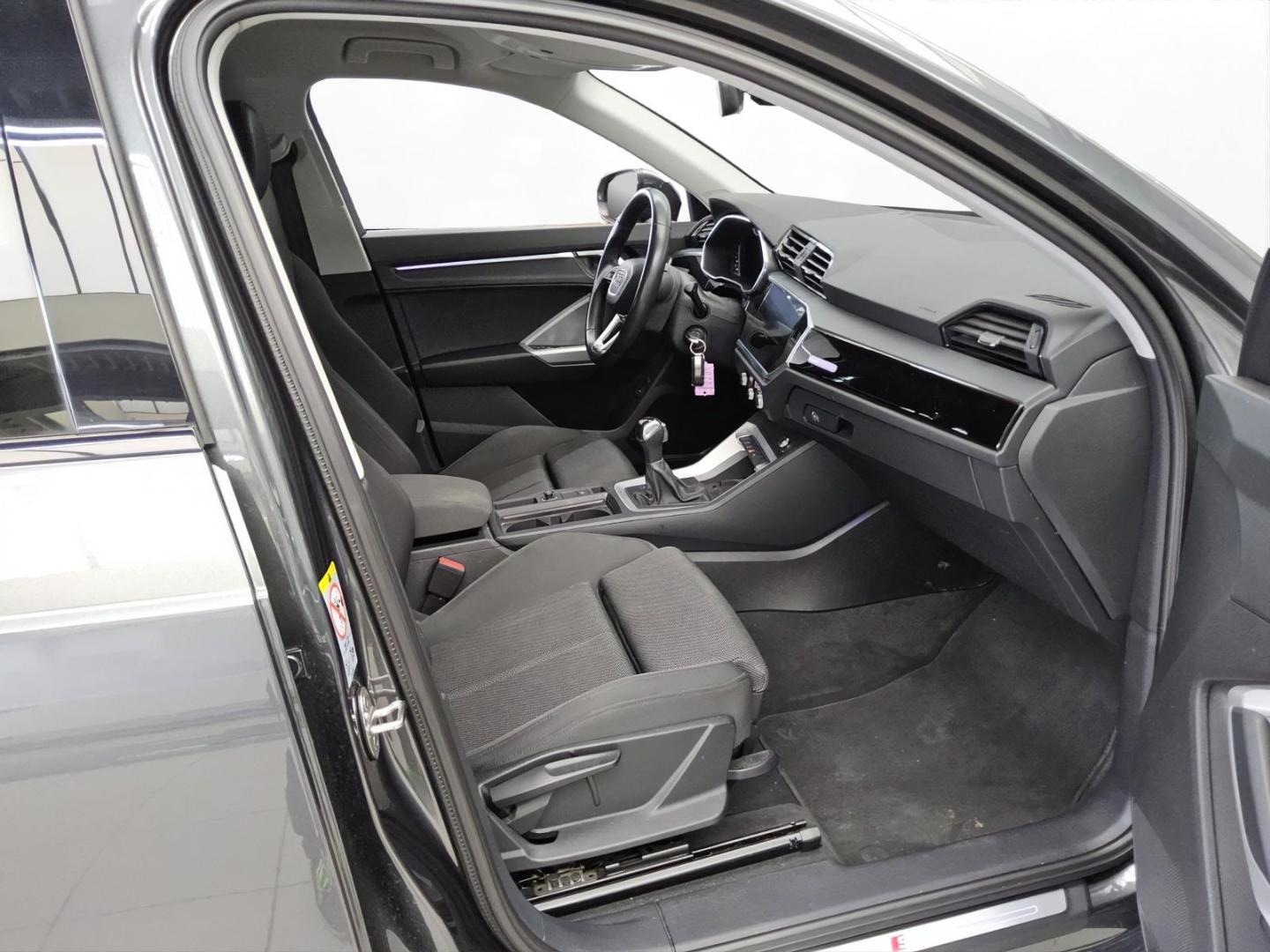 Bild über Audi Q3 S line 35 TFSI S tronic - für weitere Informationen kontaktieren Sie den Audi Partner