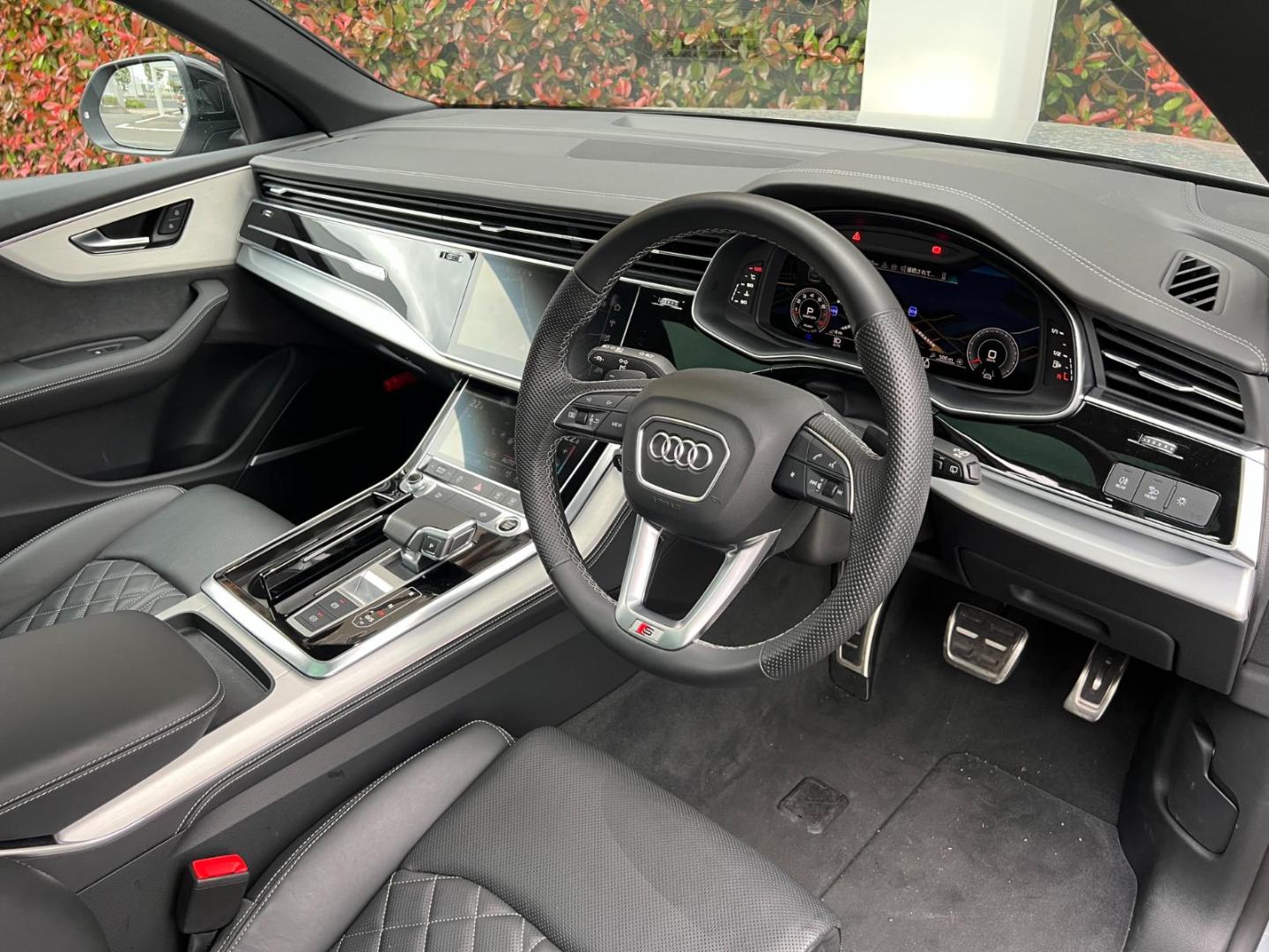 Audi Q8 SUV 55 TFSI quattro S line 250(340) kW(PS) tiptronic for more details contact your dealer