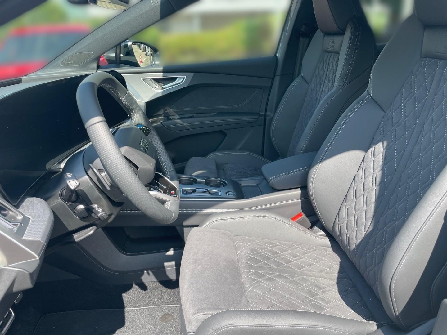 Bild über Audi Q4 SUV e-tron e-tron quattro 220 kW - für weitere Informationen kontaktieren Sie den Audi Partner