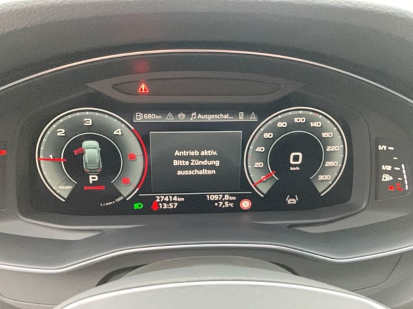 Bild über Audi A6 Avant advanced 45 TDI quattro S tronic - für weitere Informationen kontaktieren Sie den Audi Partner