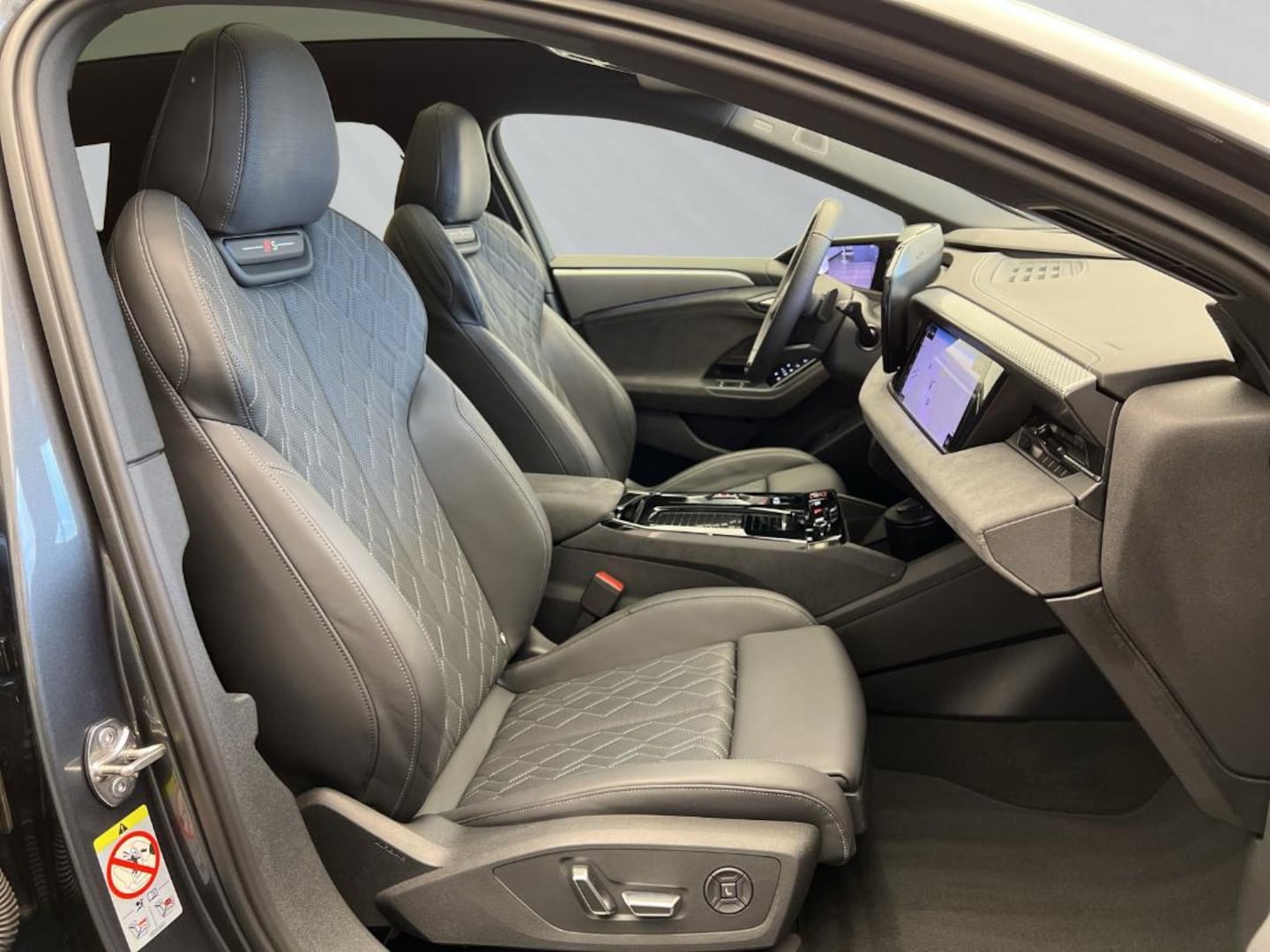 Bild über Audi S6 Avant e-tron edition one grey e-tron - für weitere Informationen kontaktieren Sie den Audi Partner