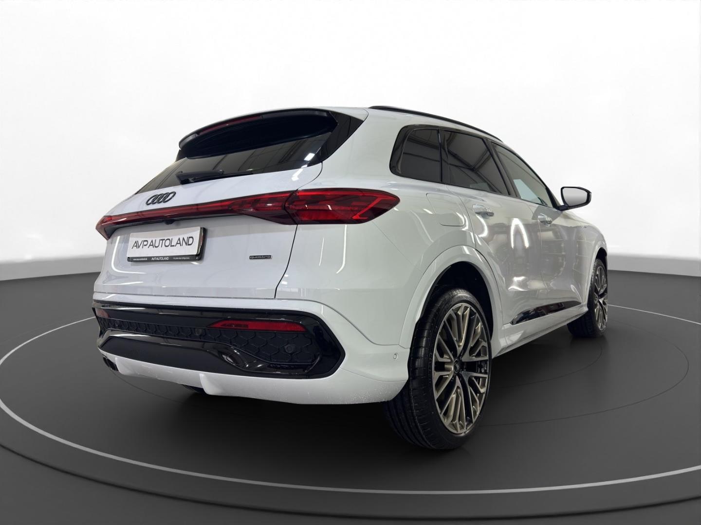 Bild über Audi Q5 SUV TDI quattro 150 kW S tronic - für weitere Informationen kontaktieren Sie den Audi Partner