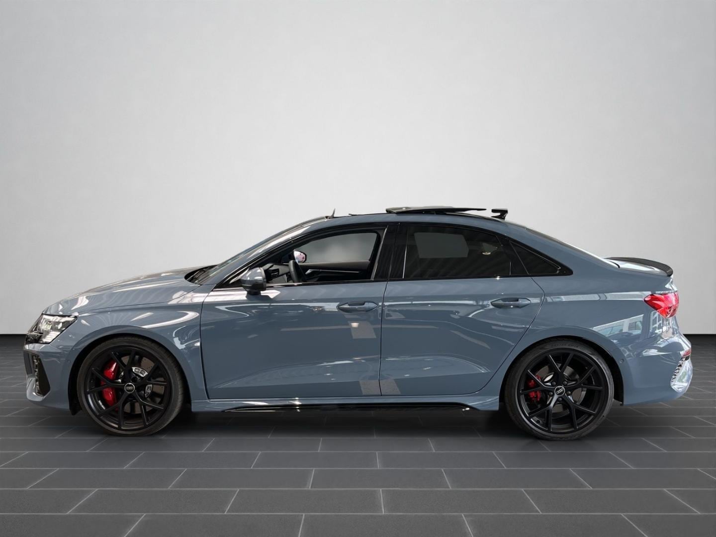 Bild über Audi RS 3 Limousine TFSI quattro S tronic - für weitere Informationen kontaktieren Sie den Audi Partner