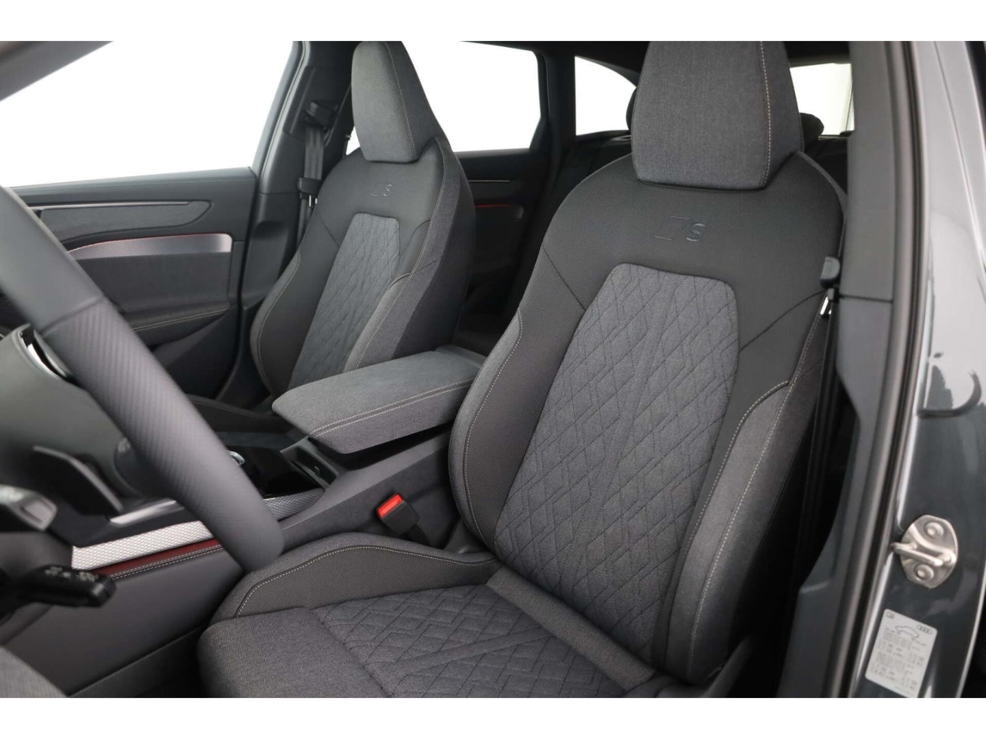 Bild über Audi A6 Avant edition one TDI quattro 150 kWS tronic - für weitere Informationen kontaktieren Sie den Audi Partner