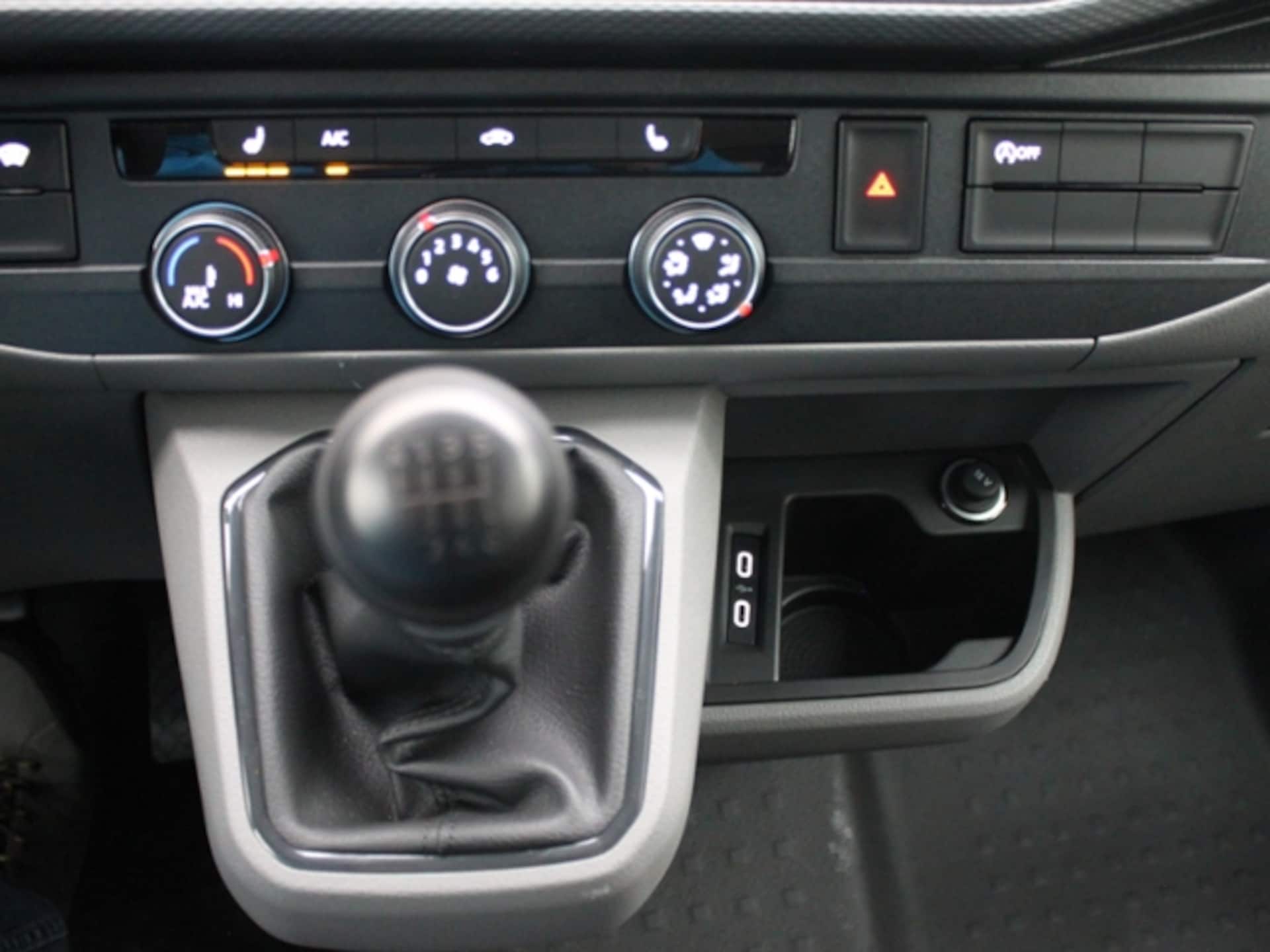 Volkswagen T6.1 Transporter Kasten langer Radstand