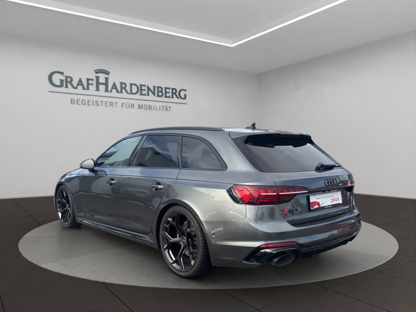 Bild über Audi RS 4 Avant TFSI quattro tiptronic - für weitere Informationen kontaktieren Sie den Audi Partner