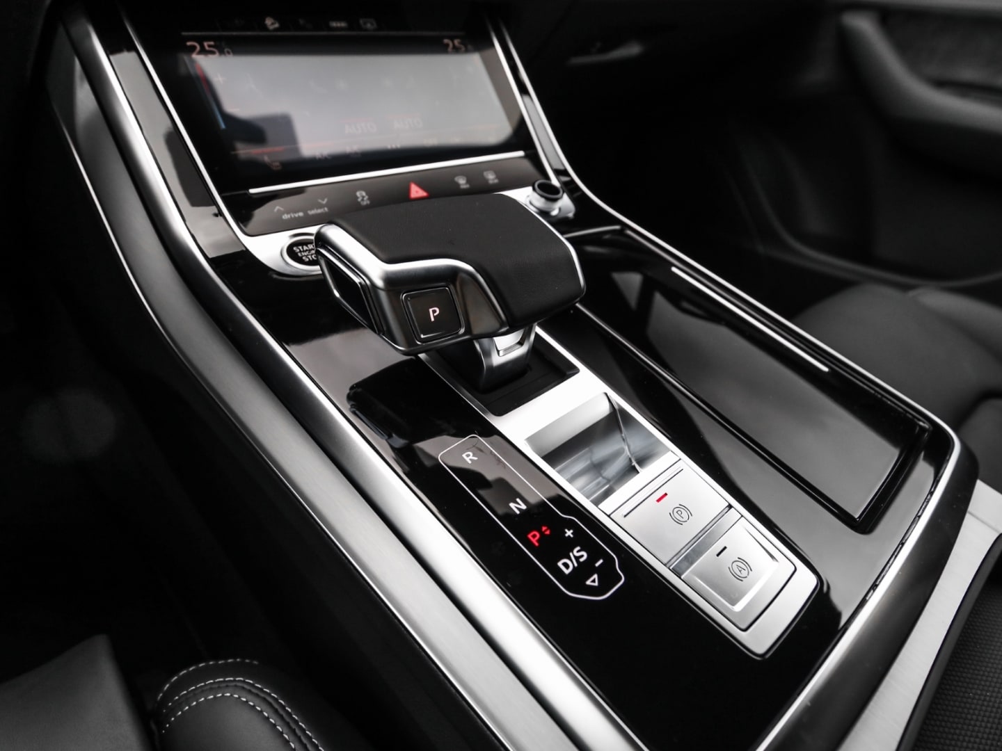 Bild über Audi Q7 SUV TFSI e S line business TFSI e quattro 290 kW tiptronic - für weitere Informationen kontaktieren Sie den Audi Partner