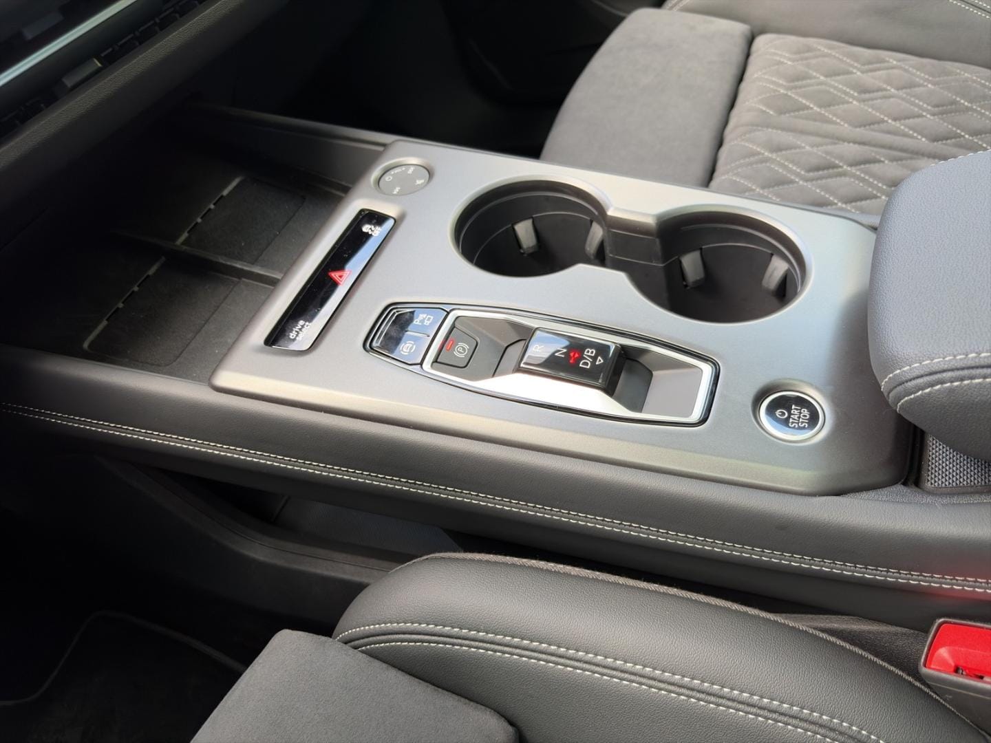 Bild über Audi Q4 Sportback e-tron e-tron quattro 220 kW - für weitere Informationen kontaktieren Sie den Audi Partner