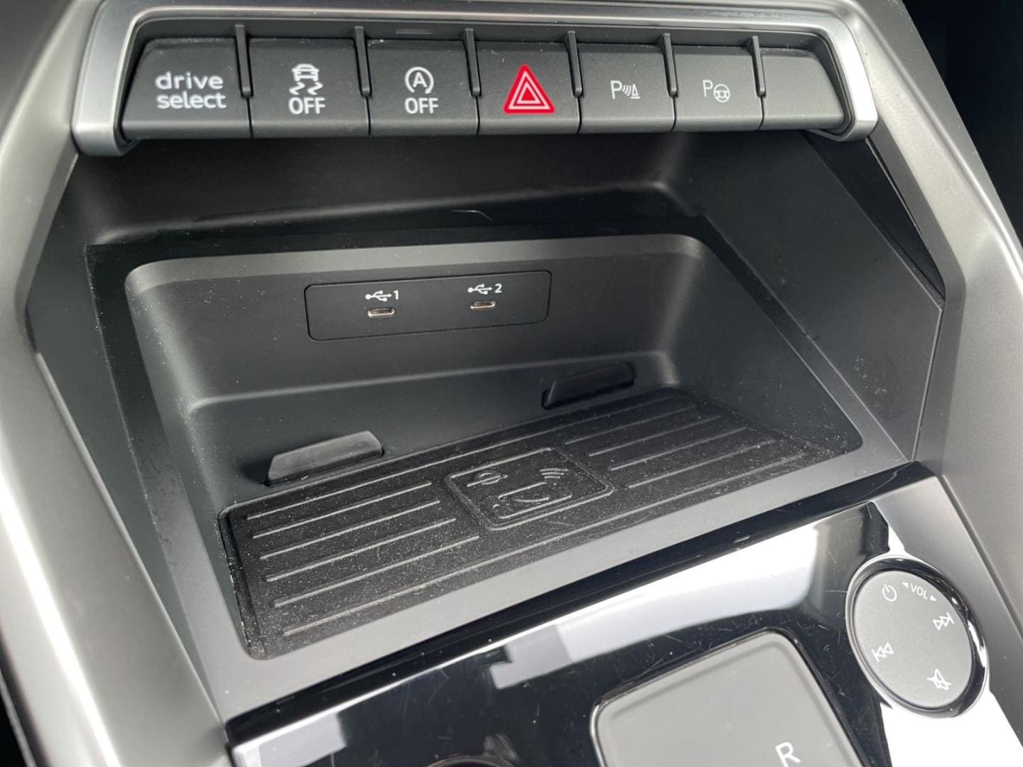 Bild über Audi S3 Sportback TFSI quattro S tronic - für weitere Informationen kontaktieren Sie den Audi Partner