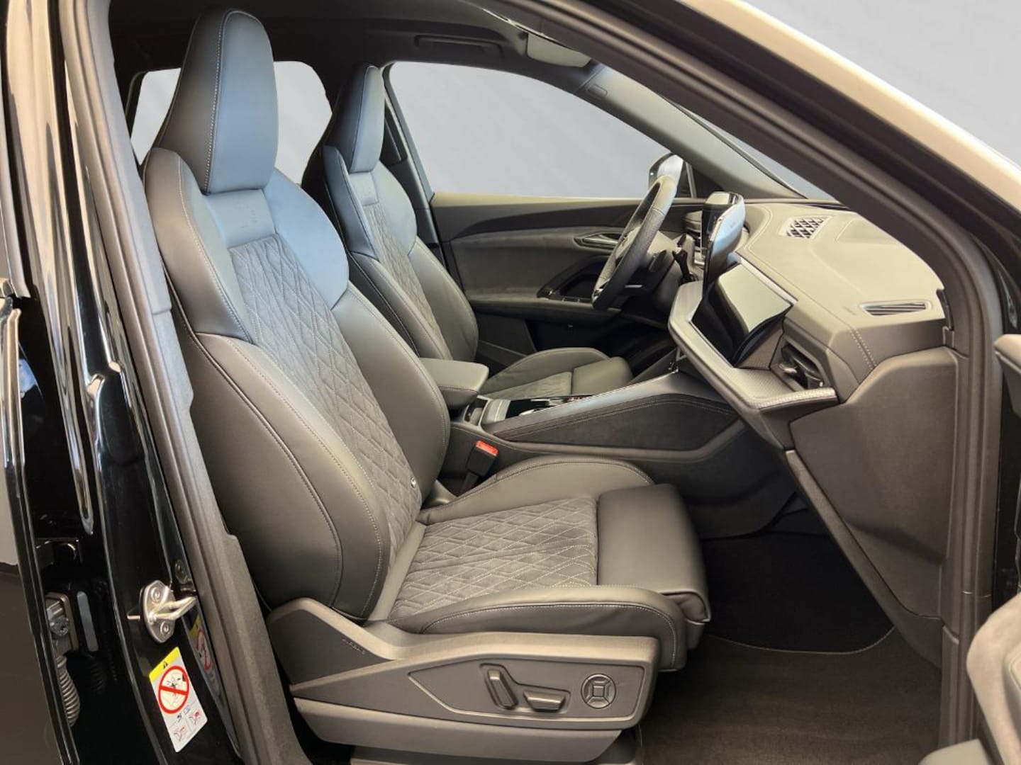 Bild über Audi Q5 SUV TFSI quattro 150 kW S tronic - für weitere Informationen kontaktieren Sie den Audi Partner