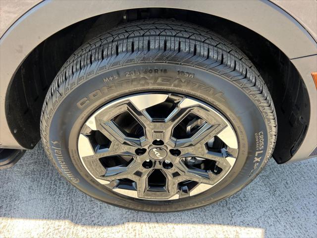 2025 Kia Sorento S - Photo 12