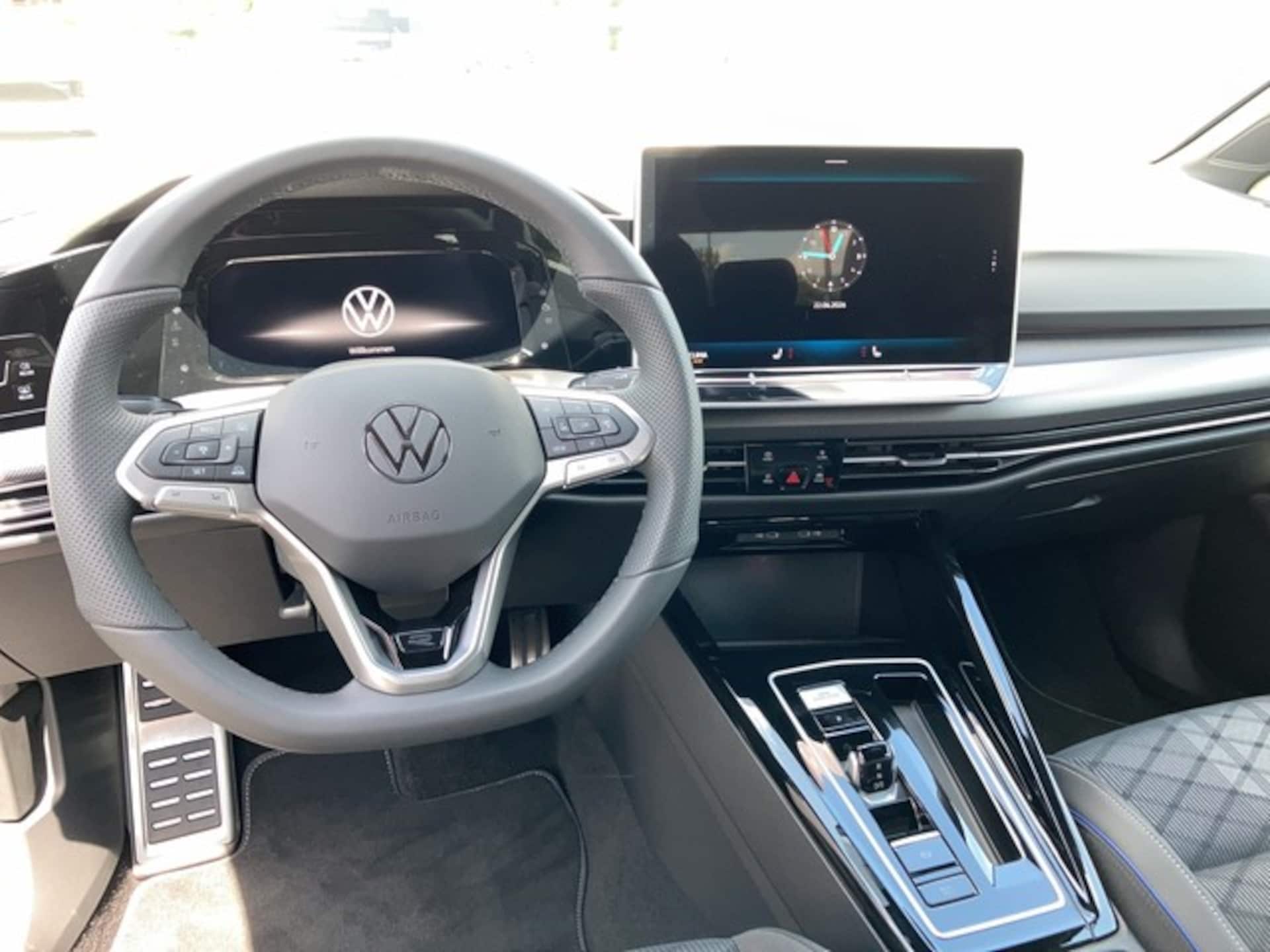 Volkswagen Golf R-Line