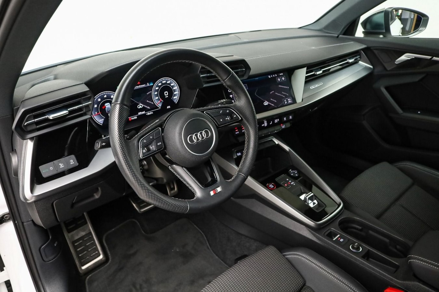 Bild über Audi S3 Sportback TFSI quattro S tronic - für weitere Informationen kontaktieren Sie den Audi Partner