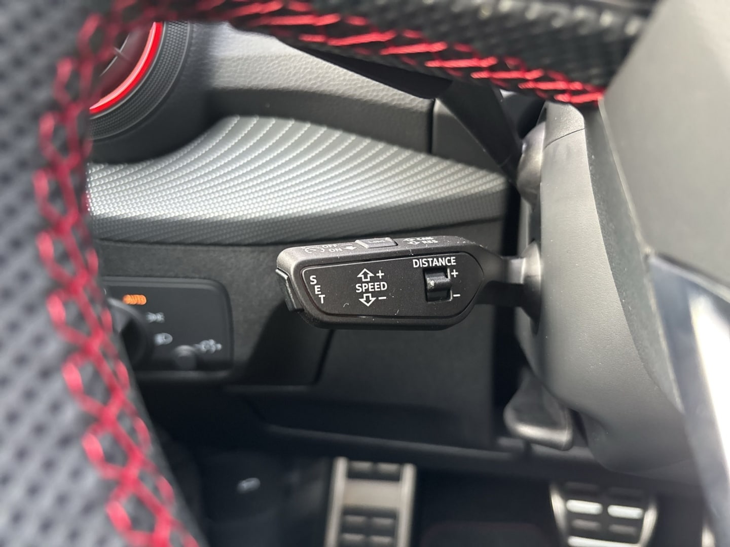Bild über Audi SQ2 TFSI quattro S tronic - für weitere Informationen kontaktieren Sie den Audi Partner