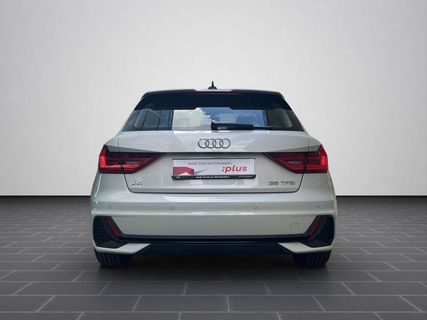 Bild über Audi A1 Sportback S line 35 TFSI S tronic - für weitere Informationen kontaktieren Sie den Audi Partner