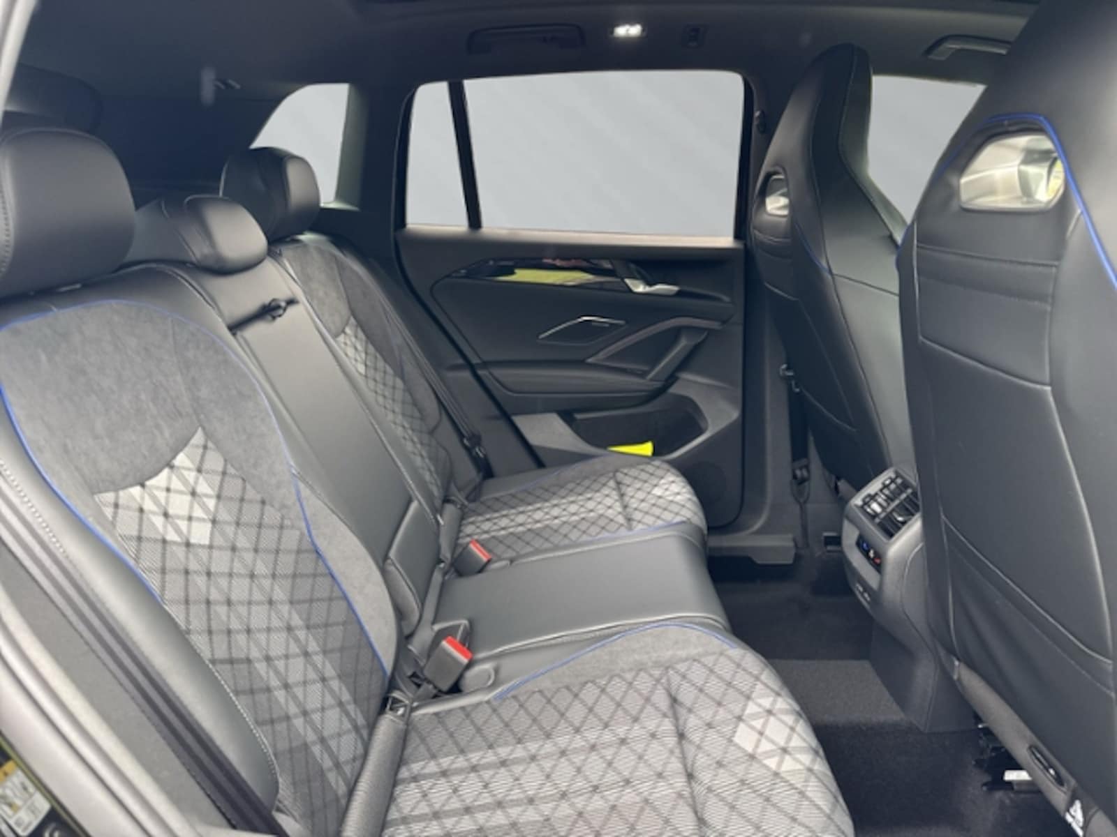 Volkswagen Tiguan – Bild 12