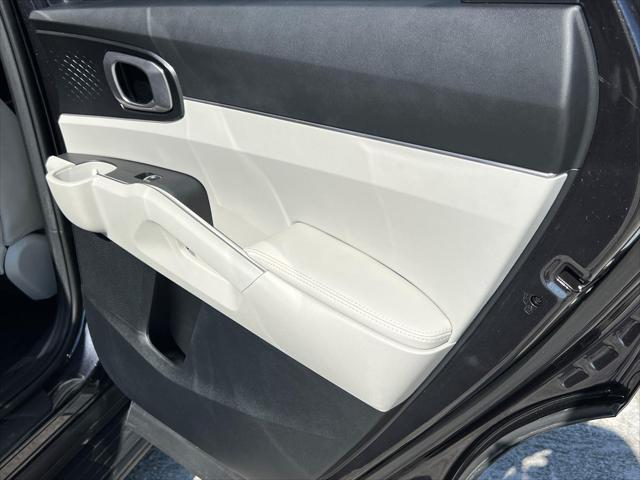 2025 Kia Sorento S - Photo 16