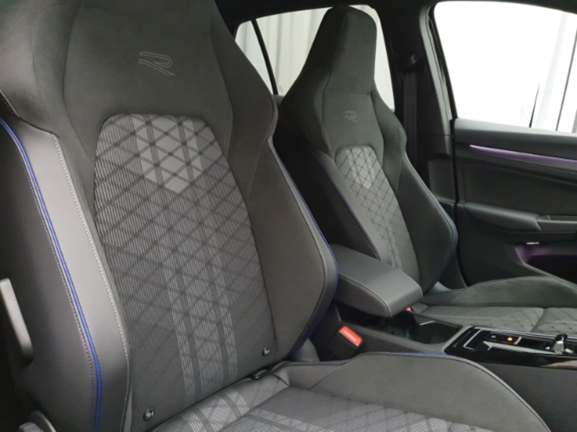 Volkswagen Golf R-Line