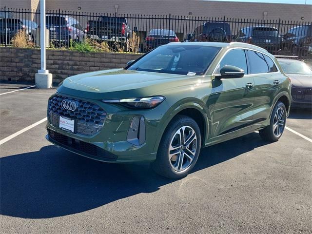 2025 Audi Q5 Premium's photo