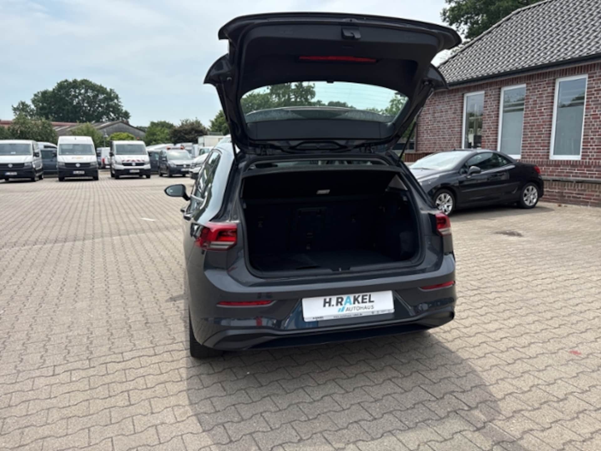 Volkswagen Golf Life