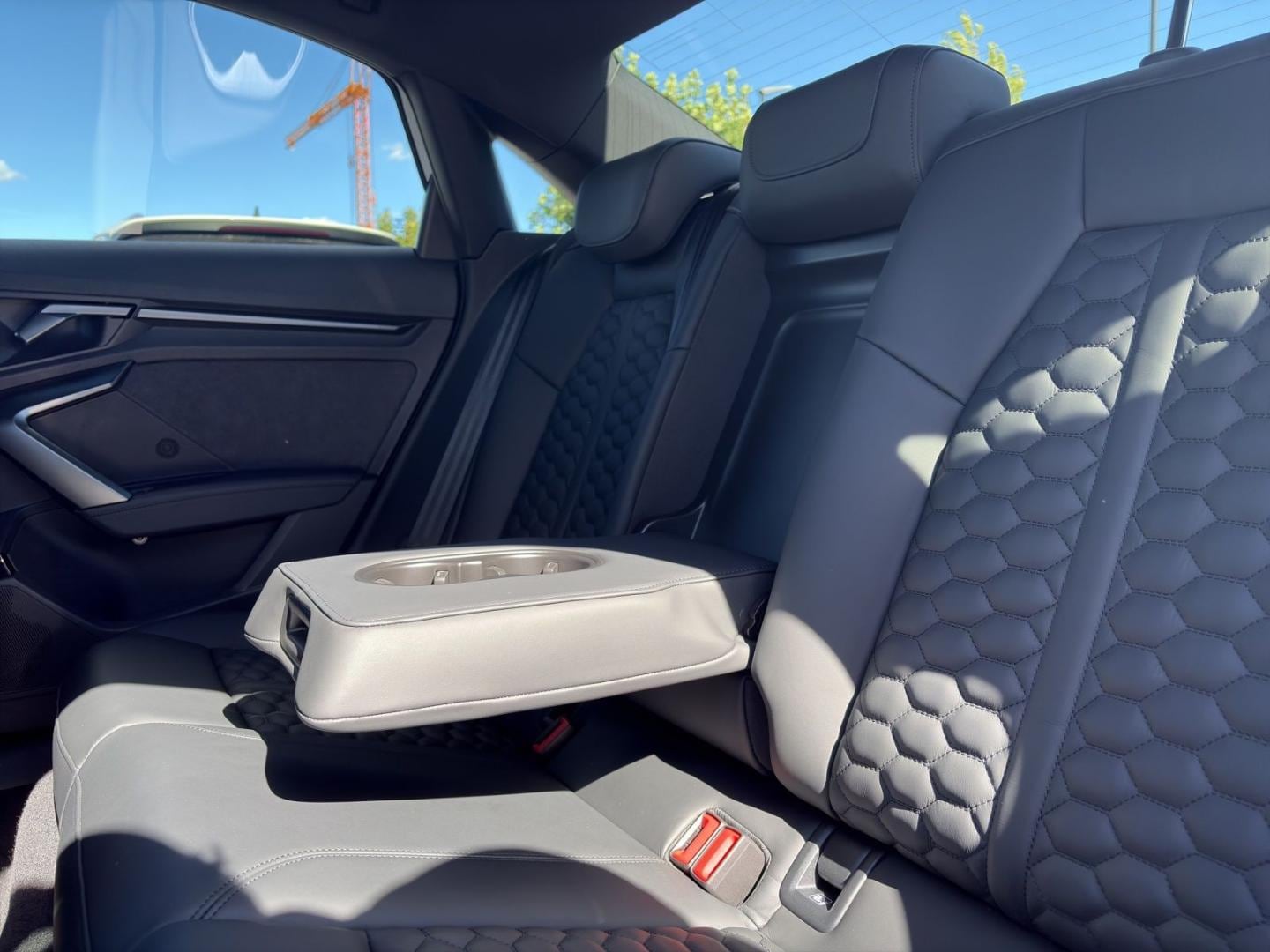Bild über Audi RS 3 Limousine TFSI quattro S tronic - für weitere Informationen kontaktieren Sie den Audi Partner