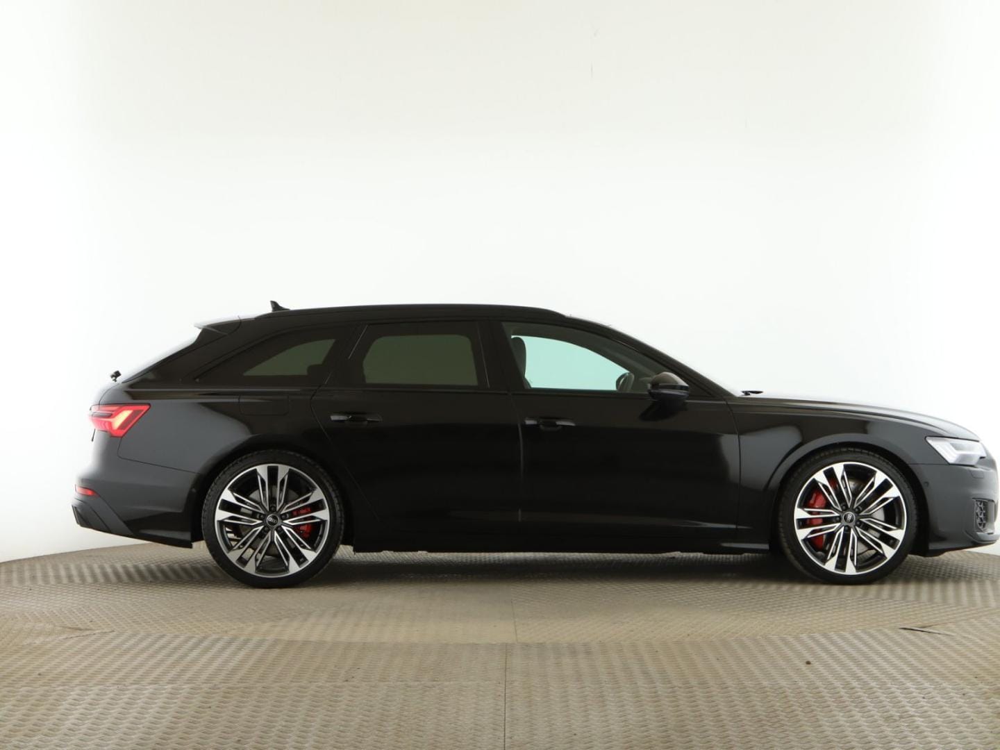 Bild über Audi S6 Avant TDI quattro tiptronic - für weitere Informationen kontaktieren Sie den Audi Partner
