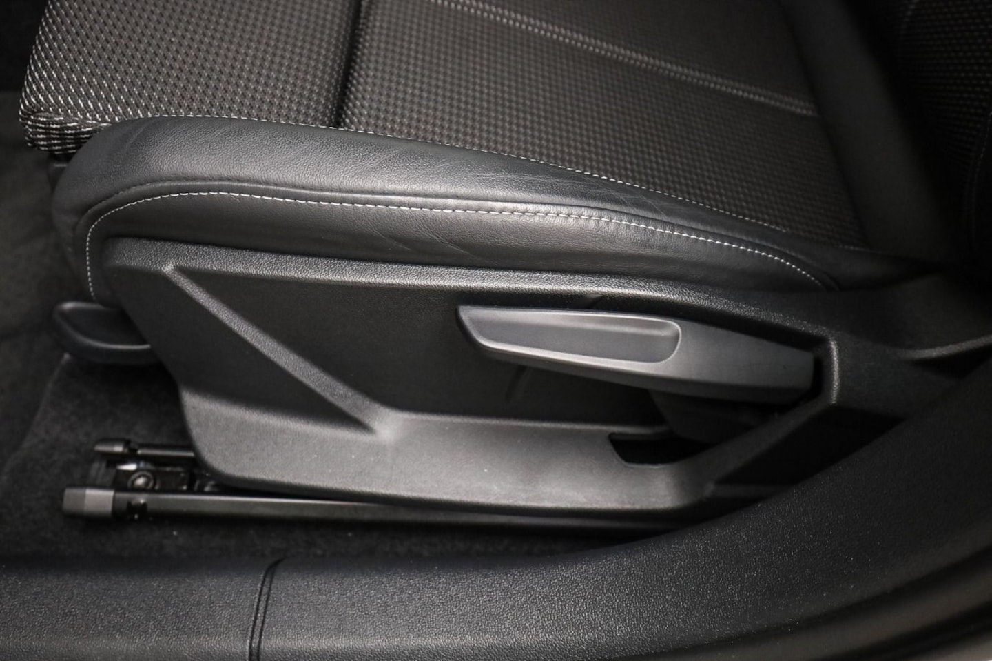 Bild über Audi S3 Sportback TFSI quattro S tronic - für weitere Informationen kontaktieren Sie den Audi Partner