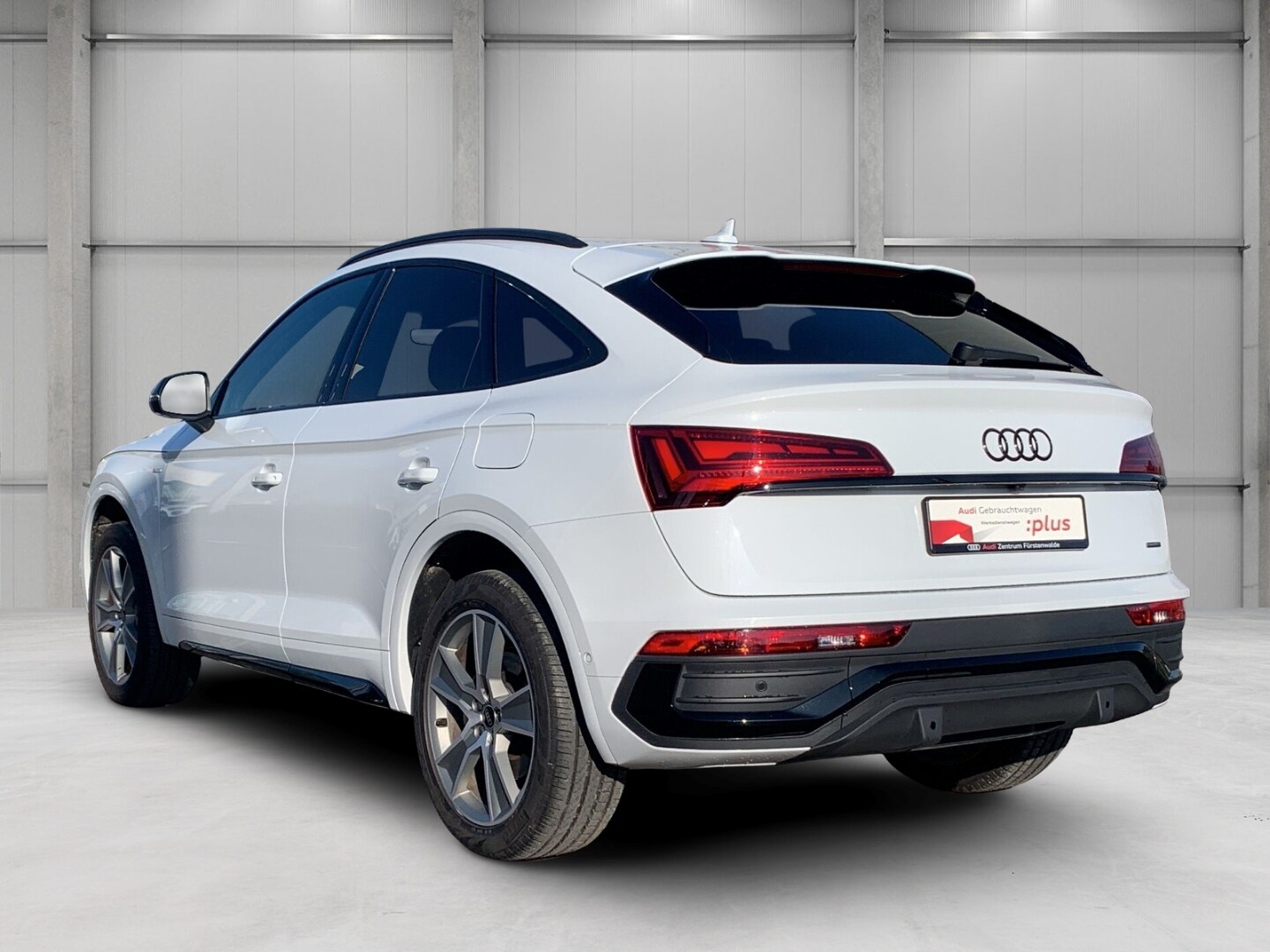 Bild über Audi Q5 Sportback TFSI e S line business 55 TFSI e quattro S tronic - für weitere Informationen kontaktieren Sie den Audi Partner