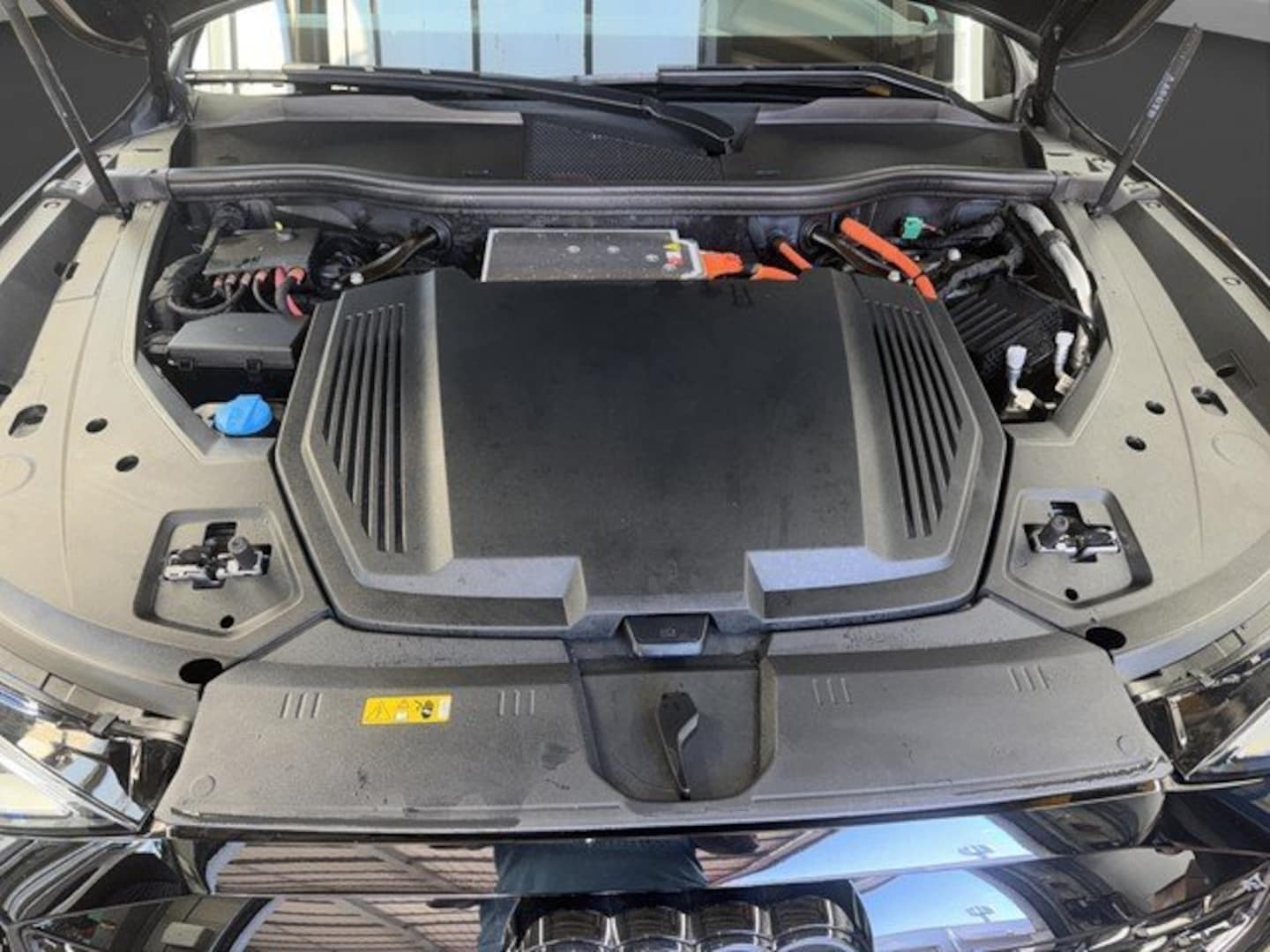 Bild über Audi Q8 e-tron advanced 55 e-tron quattro - für weitere Informationen kontaktieren Sie den Audi Partner