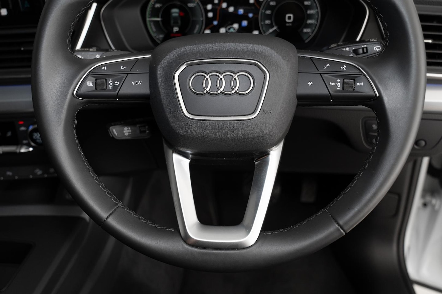 Image about Audi Q5 TFSI e S line 55 TFSI e quattro S tronic