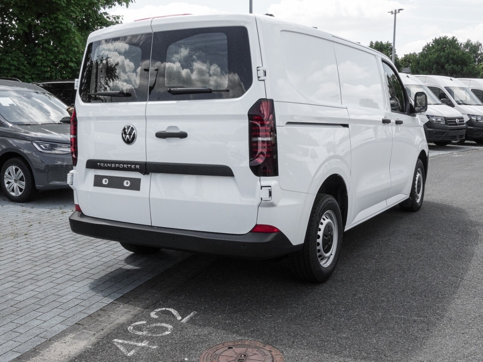 Volkswagen Transporter Kasten kurzer Radstand – Bild 3