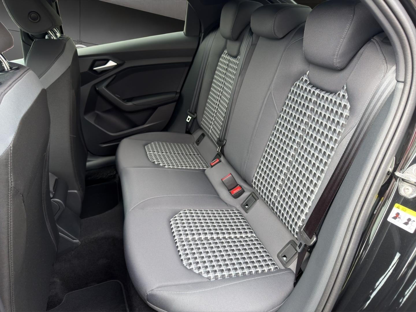 Bild über Audi A1 Sportback 25 TFSI S tronic - für weitere Informationen kontaktieren Sie den Audi Partner