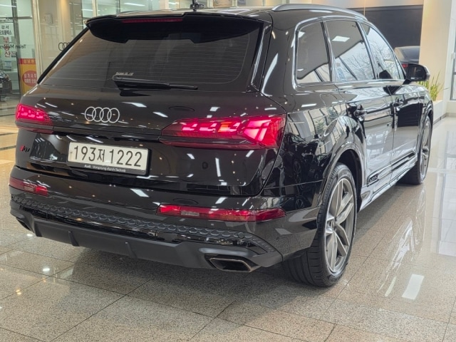 Audi Q7 55 TFSI quattro Premium 250 340 kW hp tiptronic 3