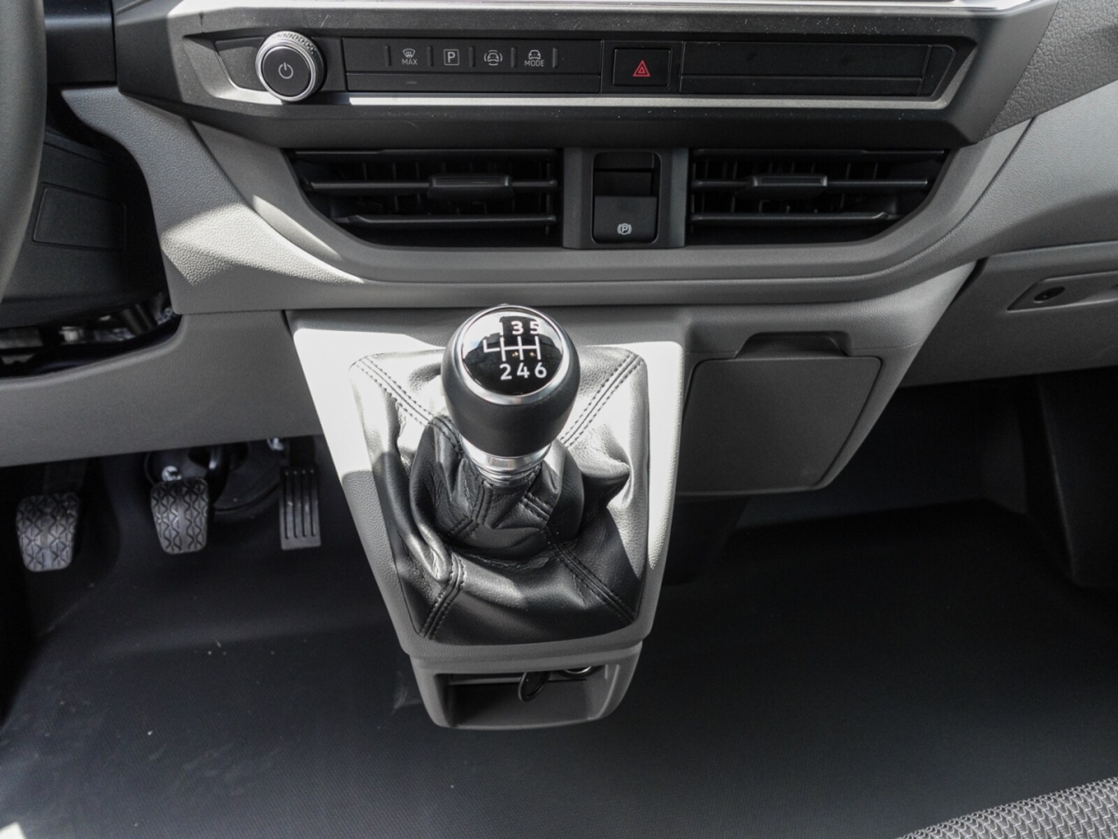 Volkswagen Transporter Kasten kurzer Radstand – Bild 9