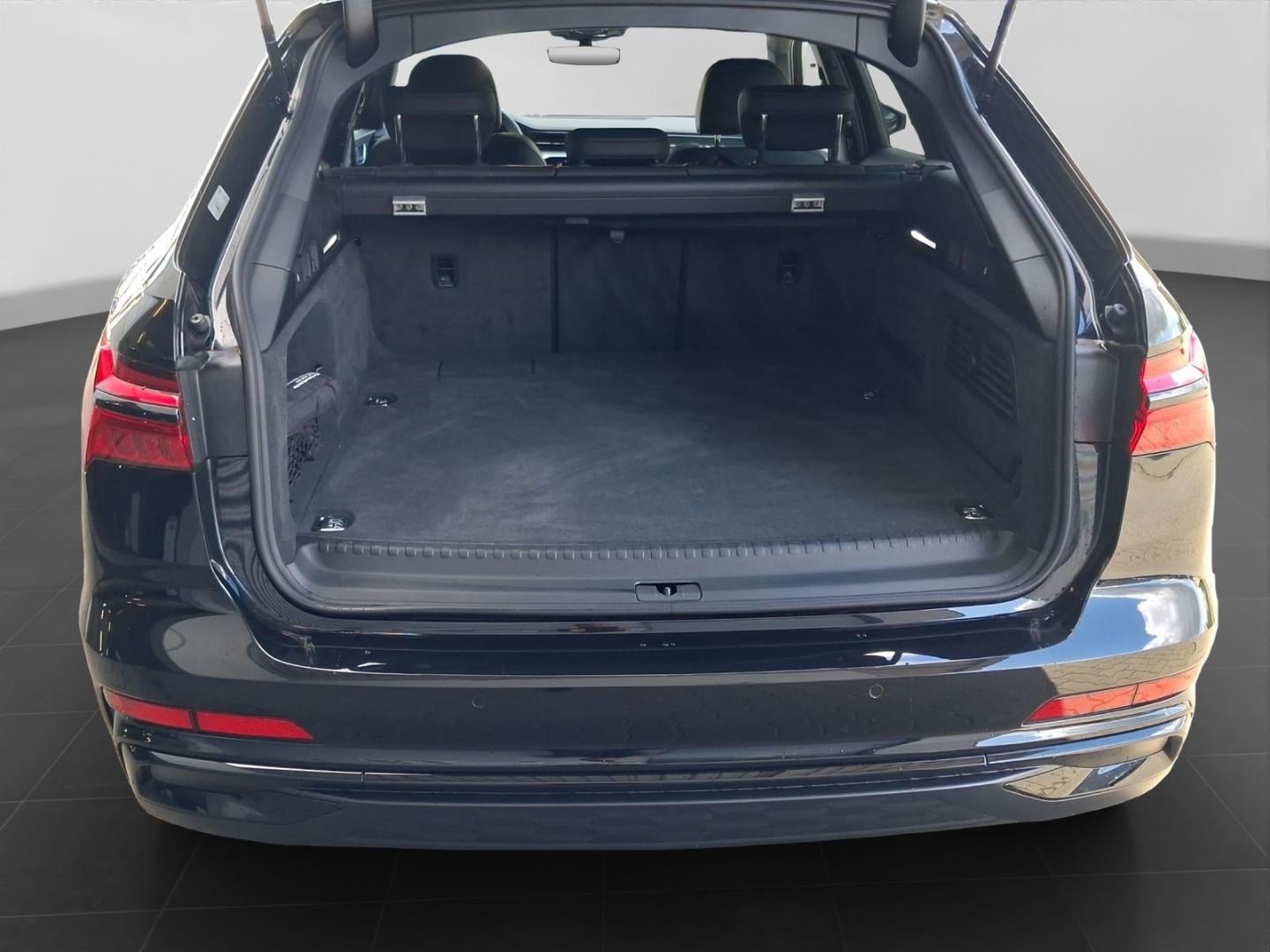 Bild über Audi A6 Avant TFSI e S line 50 TFSI e quattro S tronic - für weitere Informationen kontaktieren Sie den Audi Partner