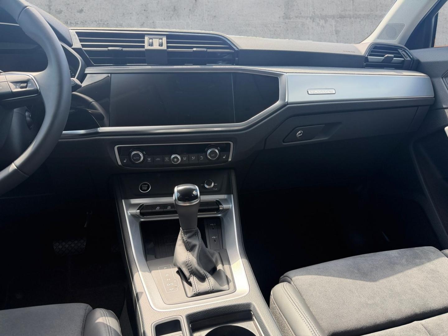 Bild über Audi Q3 TFSI quattro 180 kW S tronic - für weitere Informationen kontaktieren Sie den Audi Partner
