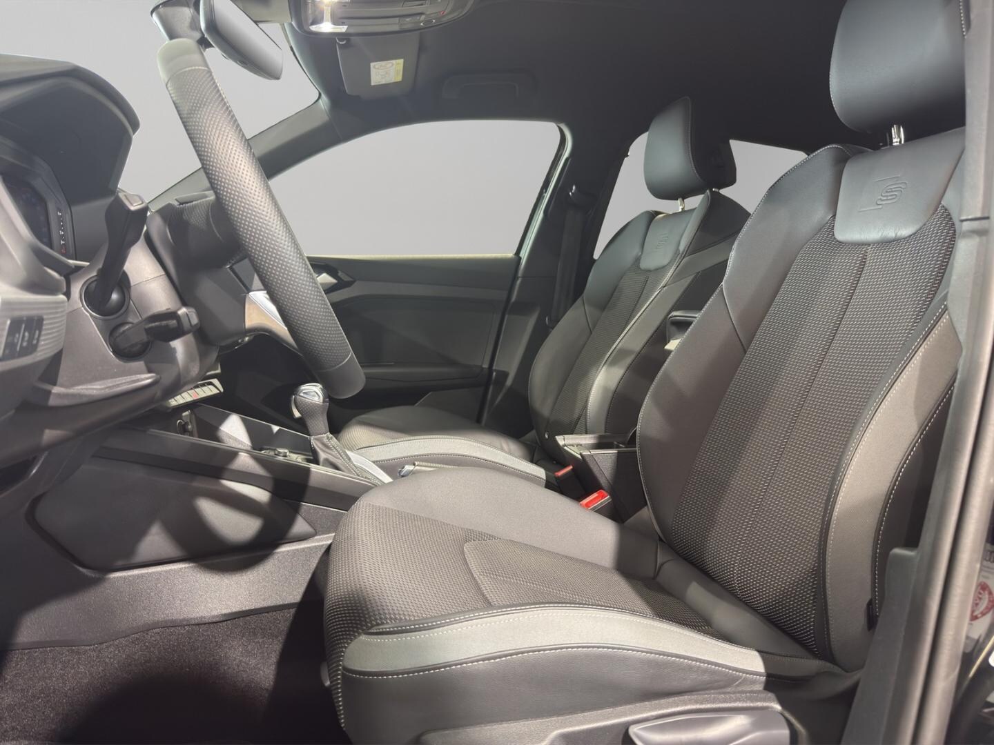 Bild über Audi A1 Sportback S line 35 TFSI S tronic - für weitere Informationen kontaktieren Sie den Audi Partner