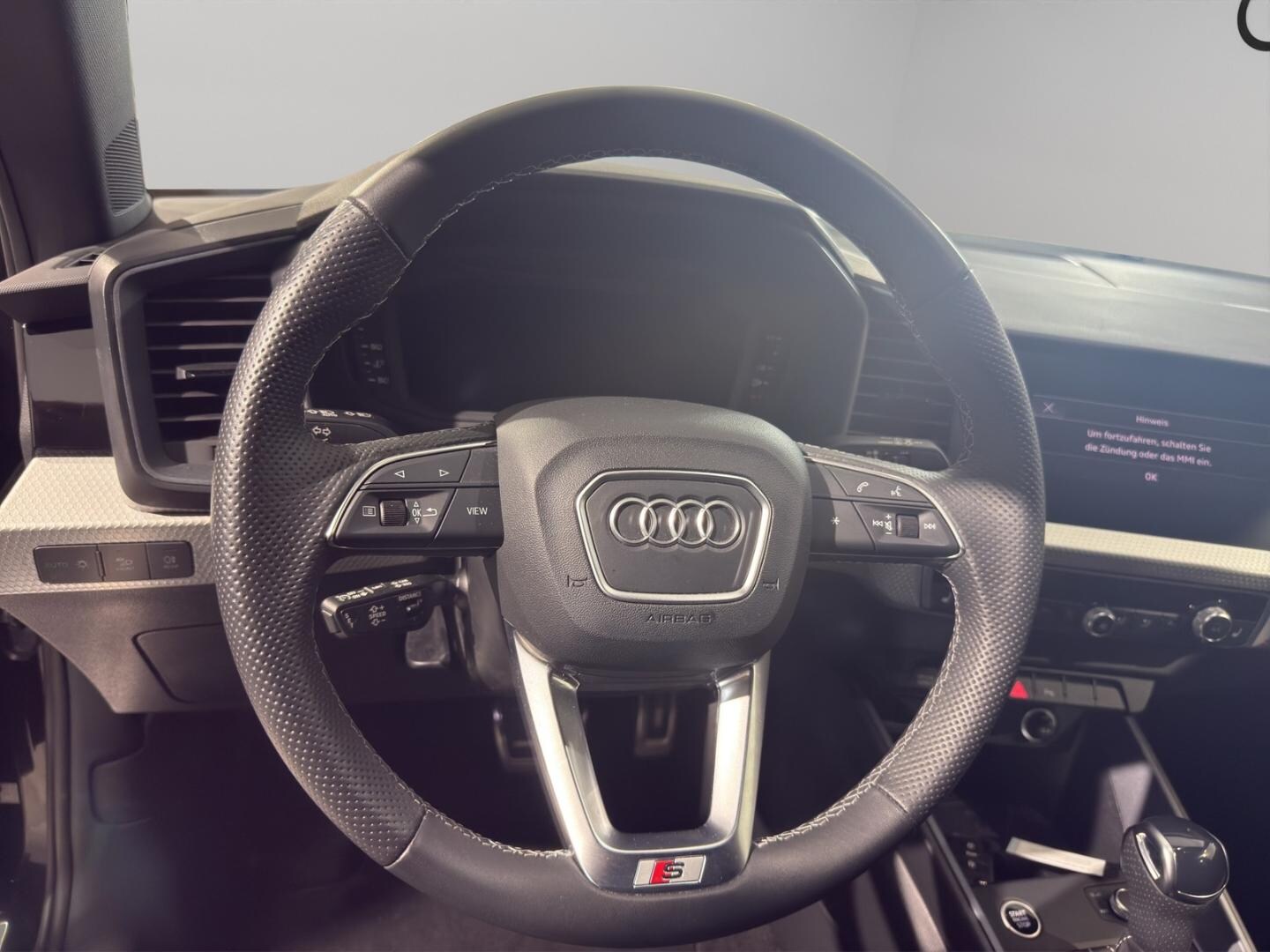 Bild über Audi A1 Sportback S line 35 TFSI S tronic - für weitere Informationen kontaktieren Sie den Audi Partner