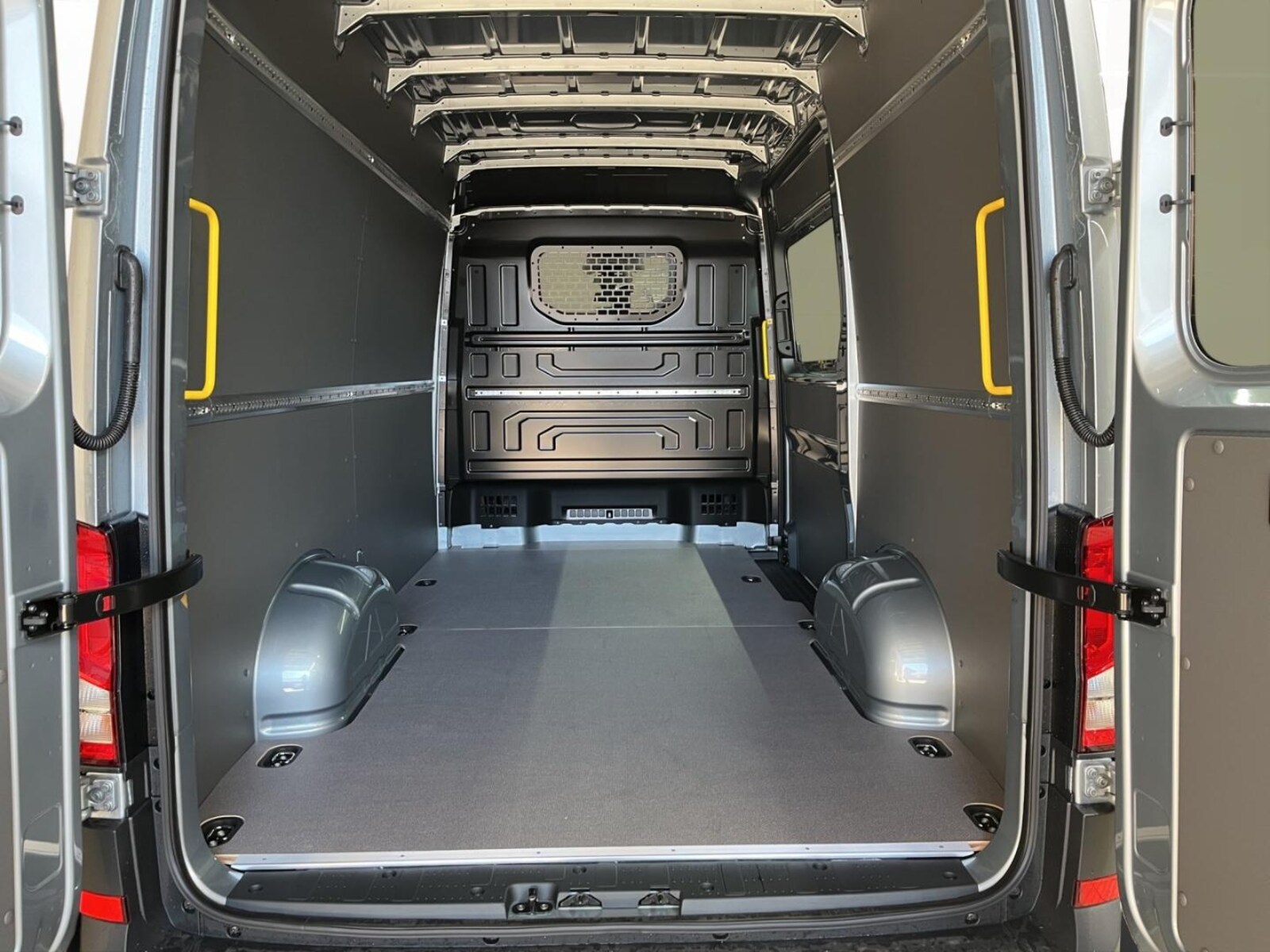 Volkswagen Crafter Kasten mittlerer Radstand – Bild 15