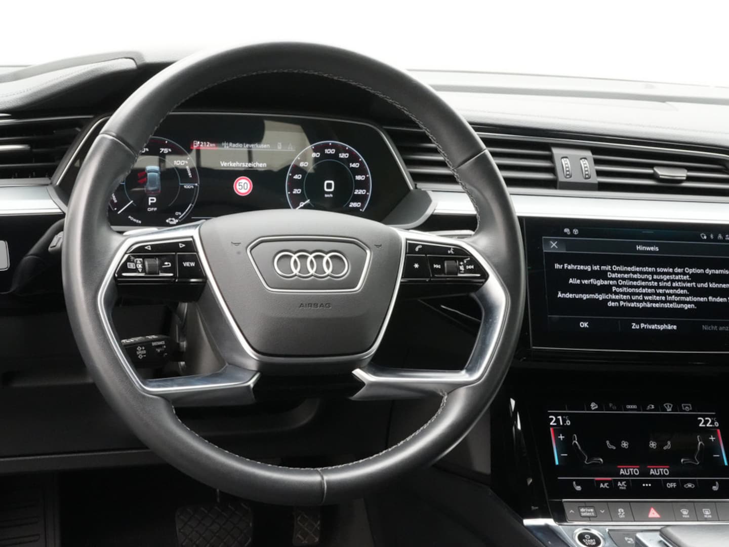 Bild über Audi Q8 e-tron S line 50 e-tron quattro - für weitere Informationen kontaktieren Sie den Audi Partner