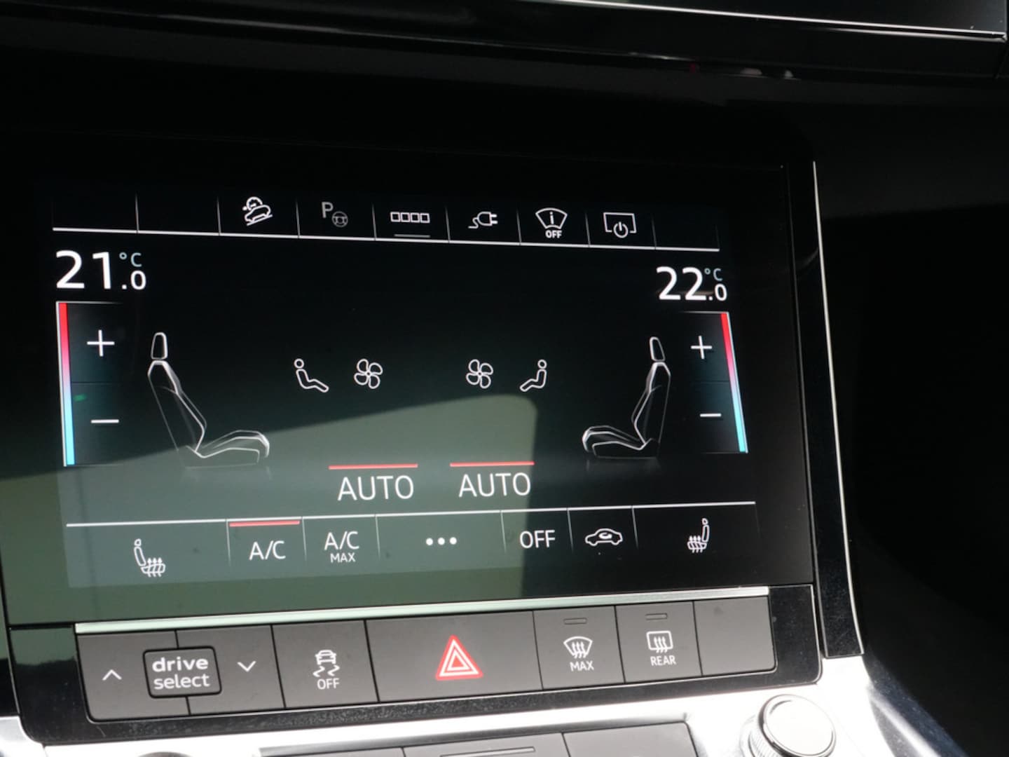 Bild über Audi Q8 e-tron S line 50 e-tron quattro - für weitere Informationen kontaktieren Sie den Audi Partner