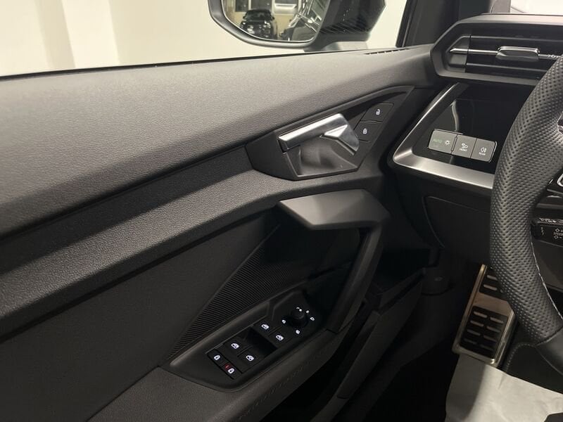 Immagine di Audi A3 Sportback TFSI e Identity Black 40 TFSI e 150 kW (204 CV) S tronic - Vista: for more details contact your dealer