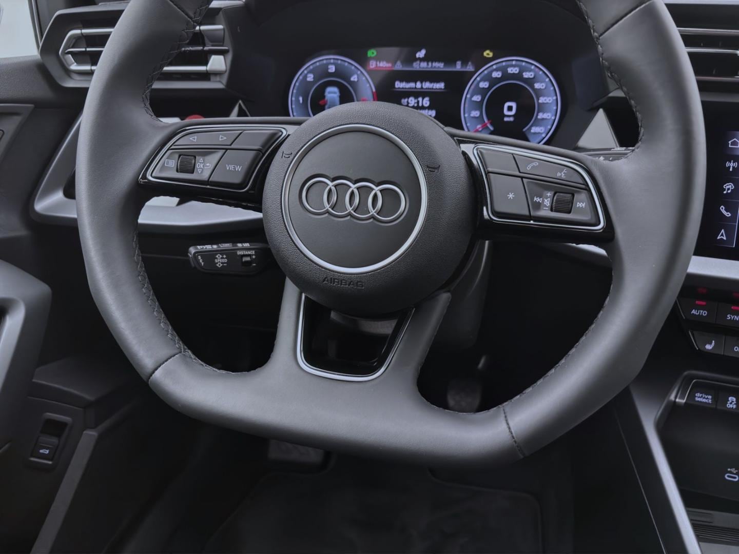 Bild über Audi A3 Limousine S line 30 TDI Schaltgetriebe - für weitere Informationen kontaktieren Sie den Audi Partner