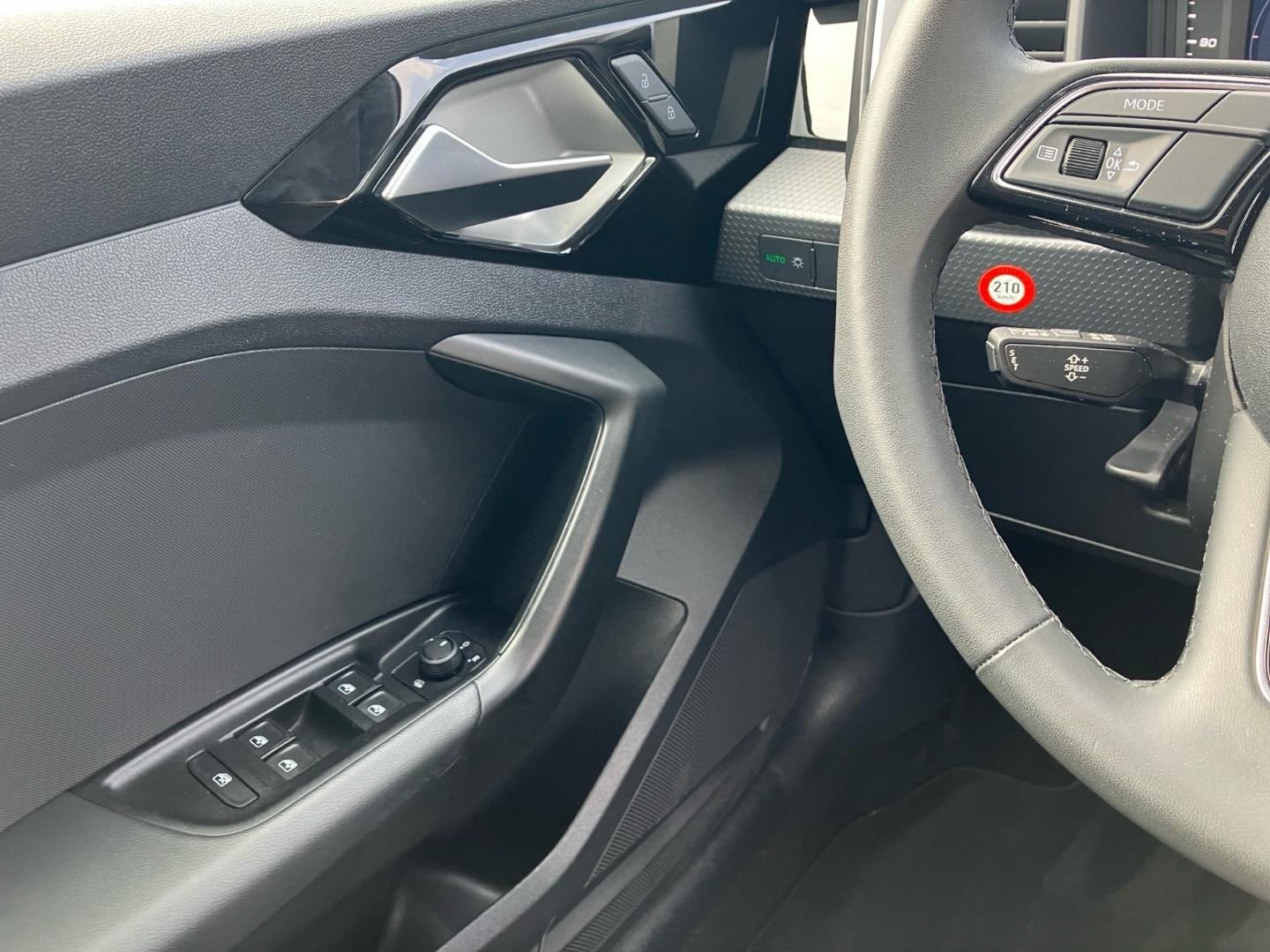 Bild über Audi A1 Sportback S line 25 TFSI S tronic - für weitere Informationen kontaktieren Sie den Audi Partner