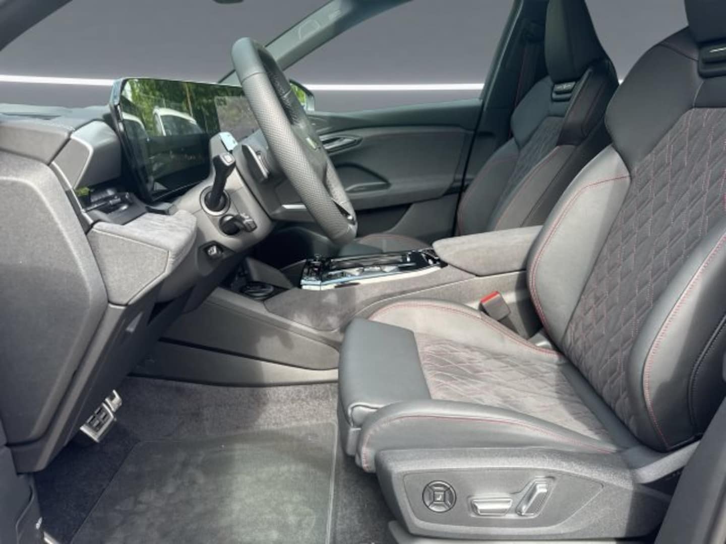 Bild über Audi Q6 SUV e-tron S line business e-tron quattro 315 kW - für weitere Informationen kontaktieren Sie den Audi Partner