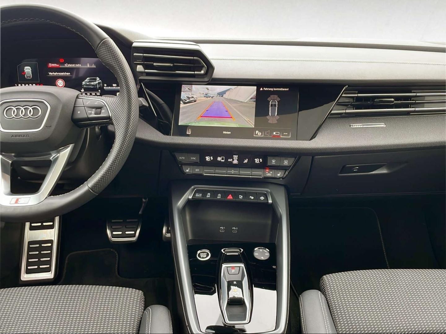 Bild über Audi A3 Sportback S line 35 TFSI S tronic - für weitere Informationen kontaktieren Sie den Audi Partner