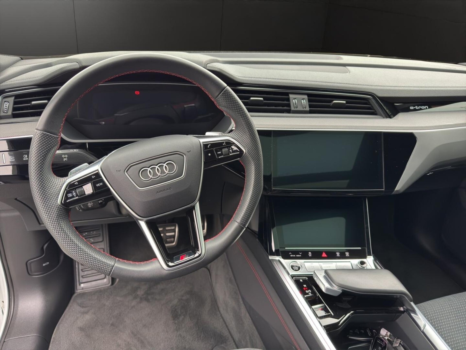 Audi Q8 e-tron S line