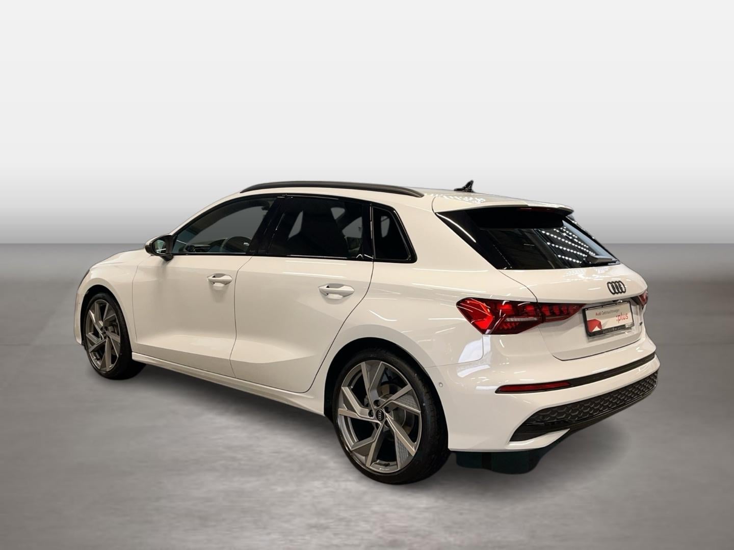 Bild über Audi A3 Sportback TFSI quattro S tronic - für weitere Informationen kontaktieren Sie den Audi Partner