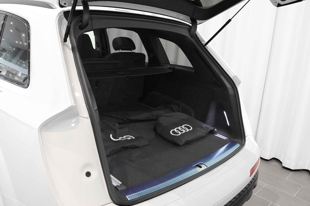 Bild som visar Audi Q7 SUV TFSI e Q7 SUV 60 TFSI e quattro S line 490 hk tiptronic - för mer information kontakta din Audi Partner