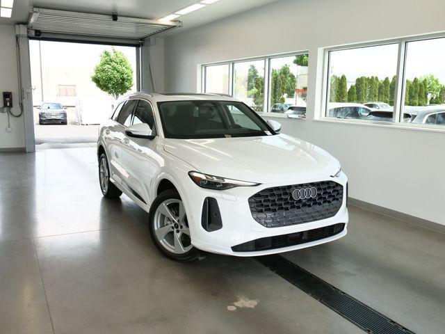 2026 Audi Q5 Premium Plus quattro's photo